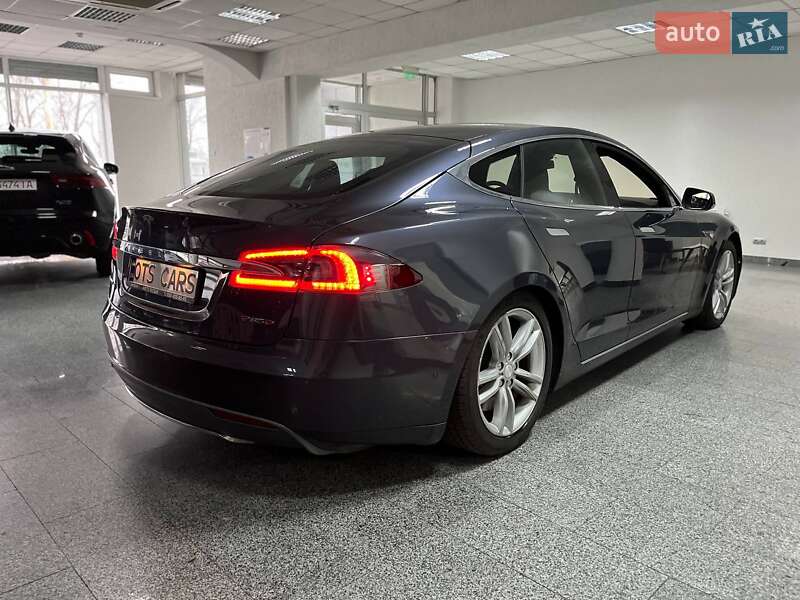Ліфтбек Tesla Model S 2015 в Полтаві