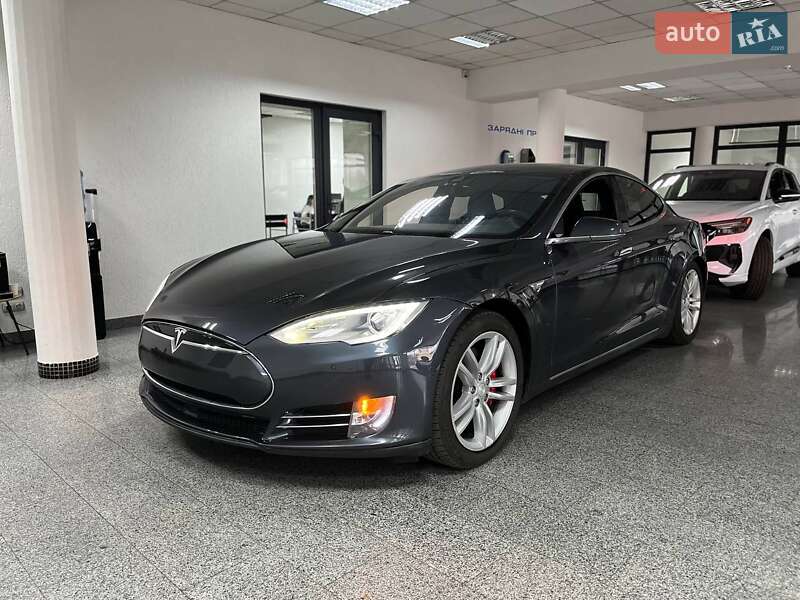 Ліфтбек Tesla Model S 2015 в Полтаві