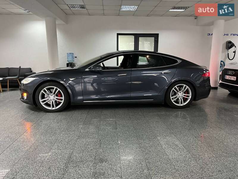 Ліфтбек Tesla Model S 2015 в Полтаві
