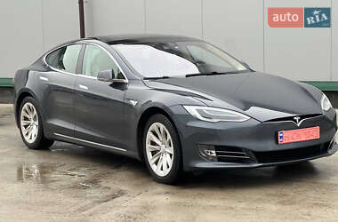 Лифтбек Tesla Model S 2017 в Виннице