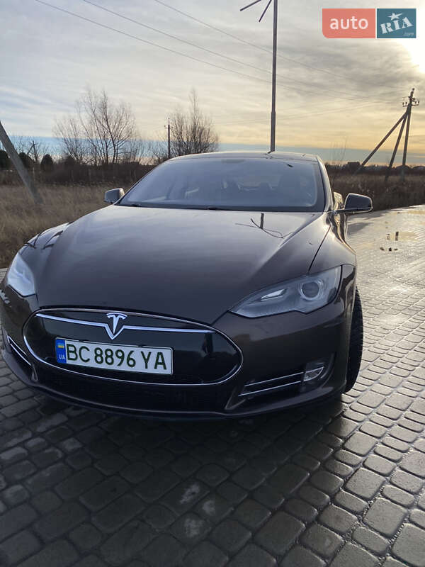 Лифтбек Tesla Model S 2014 в Жовкве