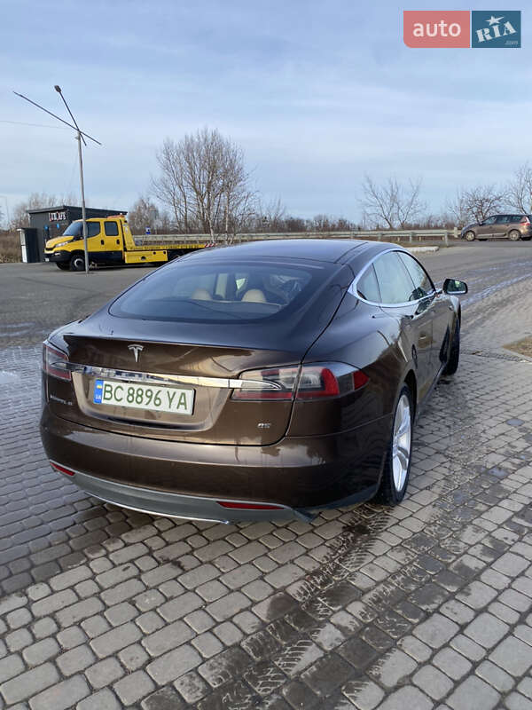 Лифтбек Tesla Model S 2014 в Жовкве
