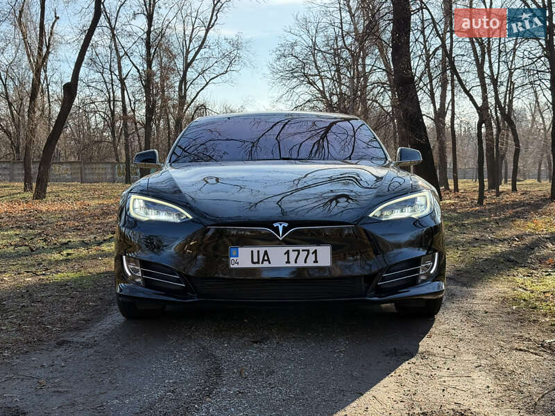 Лифтбек Tesla Model S 2021 в Кривом Роге