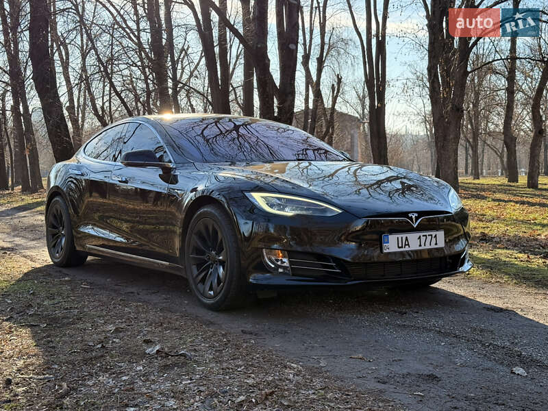 Лифтбек Tesla Model S 2021 в Кривом Роге