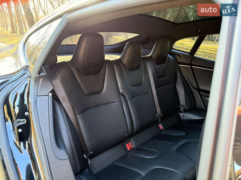 Лифтбек Tesla Model S 2021 в Кривом Роге