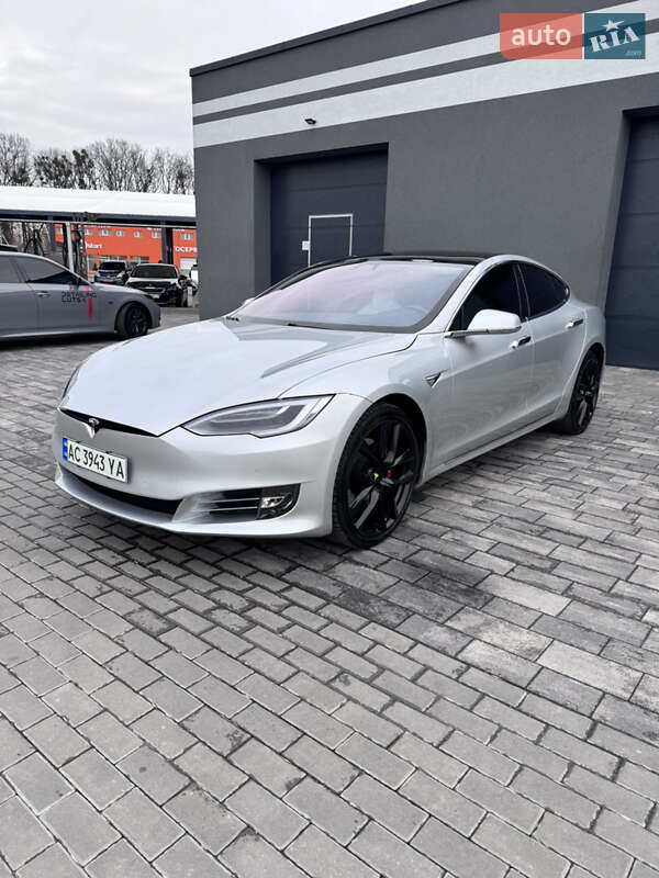 Лифтбек Tesla Model S 2018 в Луцке фото Лифтбек Tesla Model S 2018 в Луцке