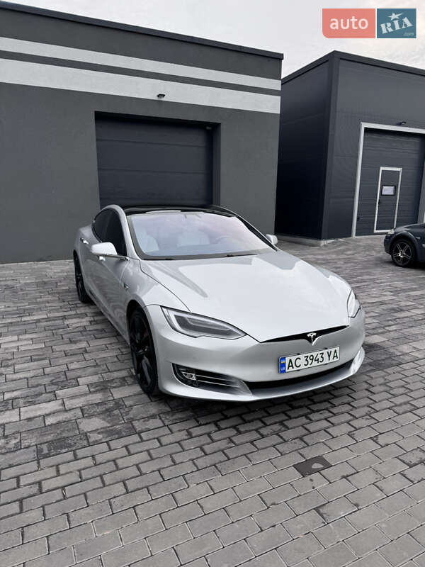 Ліфтбек Tesla Model S 2018 в Луцьку