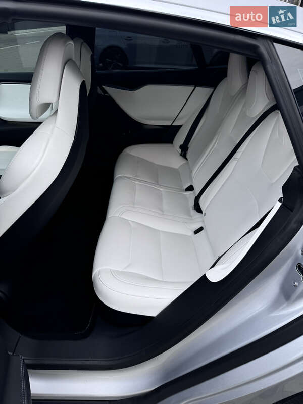 Ліфтбек Tesla Model S 2018 в Луцьку