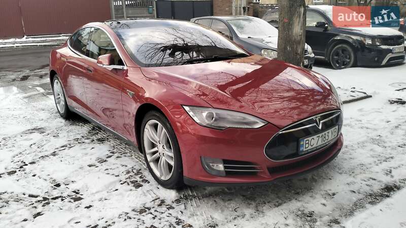 Лифтбек Tesla Model S 2014 в Львове