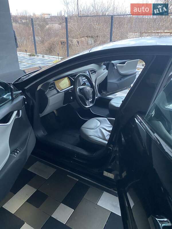 Лифтбек Tesla Model S 2014 в Днепре