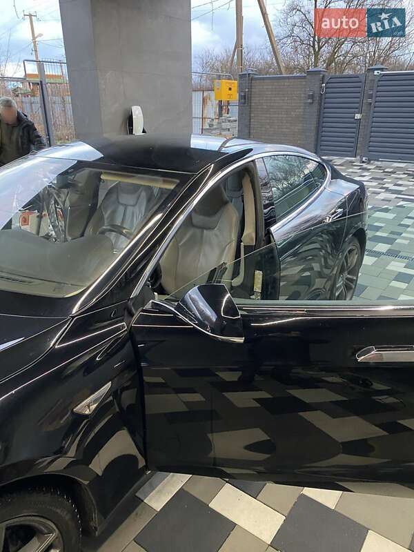 Лифтбек Tesla Model S 2014 в Днепре