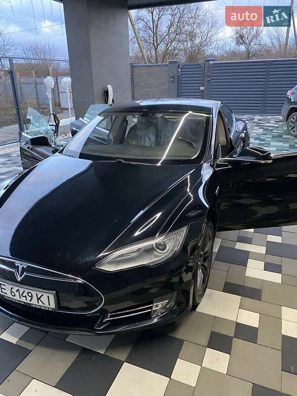 Лифтбек Tesla Model S 2014 в Днепре