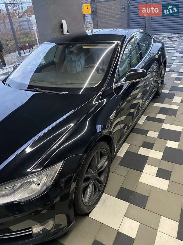 Лифтбек Tesla Model S 2014 в Днепре