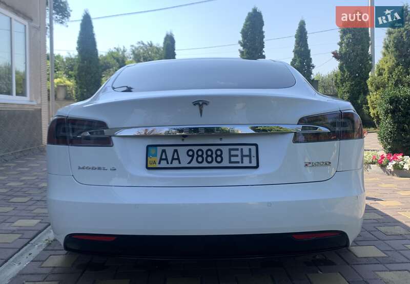 Лифтбек Tesla Model S 2017 в Киеве