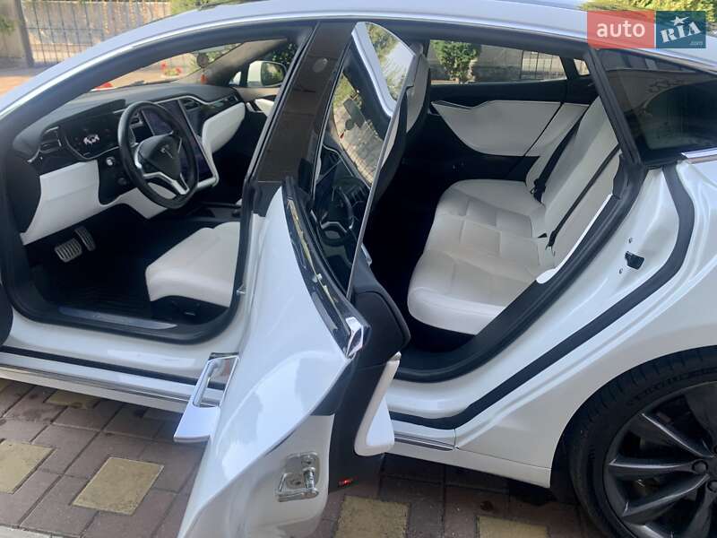 Лифтбек Tesla Model S 2017 в Киеве