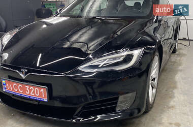 Ліфтбек Tesla Model S 2017 в 