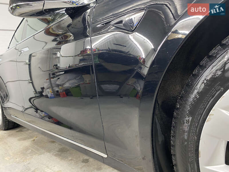 Лифтбек Tesla Model S 2017 в Львове