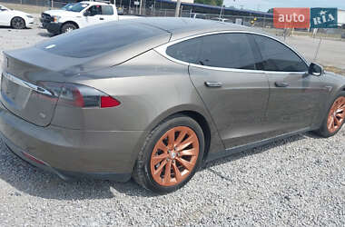 Лифтбек Tesla Model S 2016 в Львове