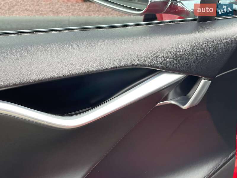 Лифтбек Tesla Model S 2014 в Виннице