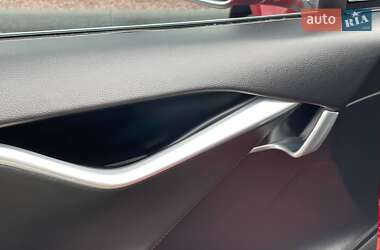 Лифтбек Tesla Model S 2014 в 