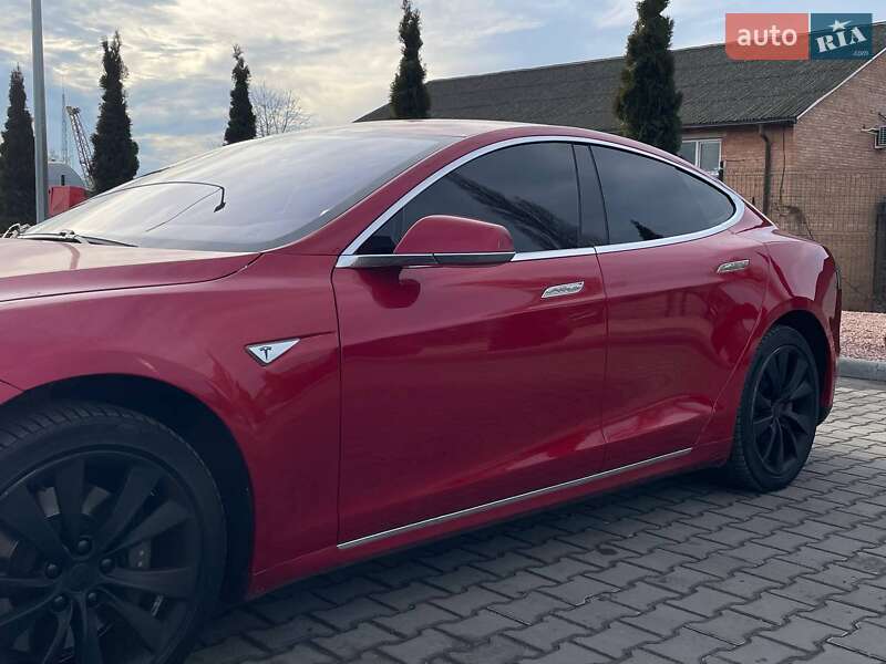 Лифтбек Tesla Model S 2014 в Виннице