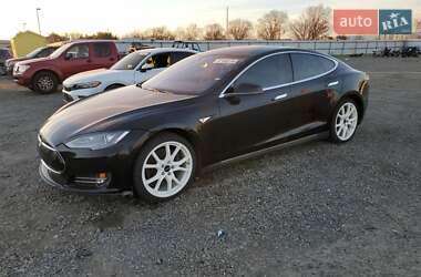 Tesla Model S 2015