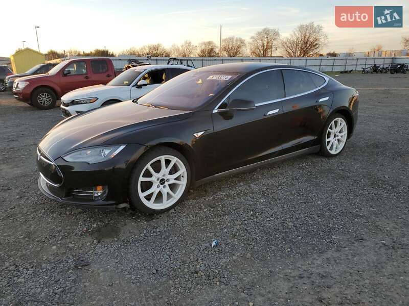 Ліфтбек Tesla Model S 2015 в 