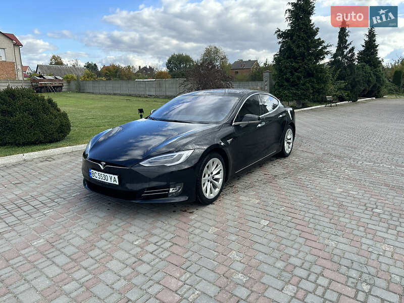 Ліфтбек Tesla Model S 2018 в Львові
