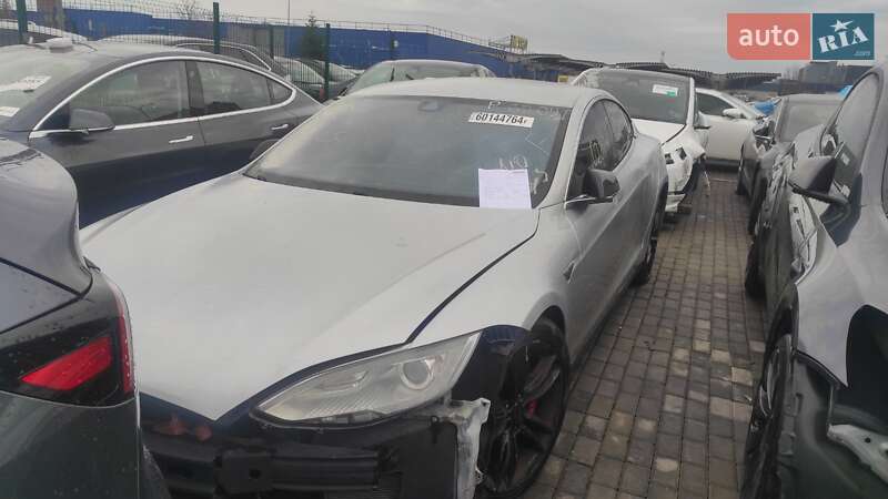 Tesla Model S 2014