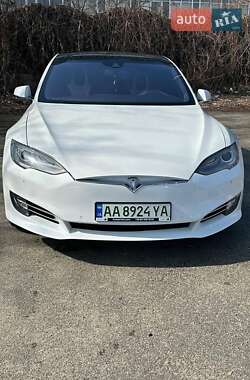 Ліфтбек Tesla Model S 2014 в Львові