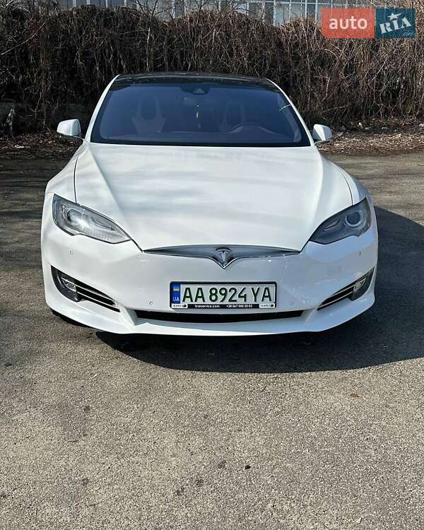 Ліфтбек Tesla Model S 2014 в Львові