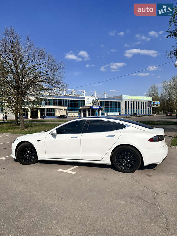 Лифтбек Tesla Model S 2016 в Кривом Роге фото 4 Лифтбек Tesla Model S 2016 в Кривом Роге