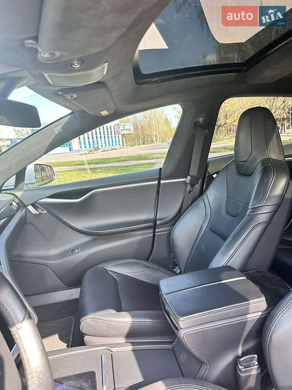 Лифтбек Tesla Model S 2016 в Кривом Роге фото 11 Лифтбек Tesla Model S 2016 в Кривом Роге