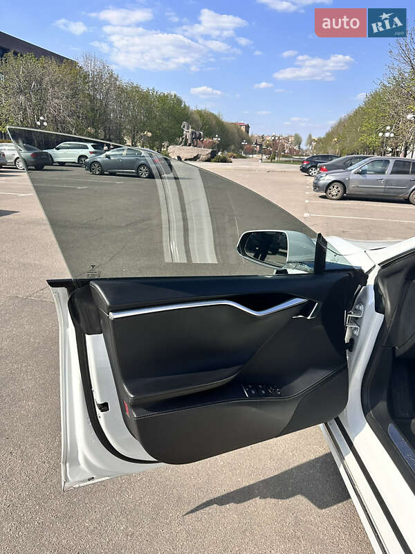 Лифтбек Tesla Model S 2016 в Кривом Роге фото 15 Лифтбек Tesla Model S 2016 в Кривом Роге