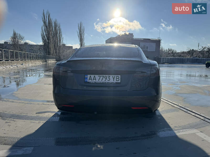 Лифтбек Tesla Model S 2016 в Киеве