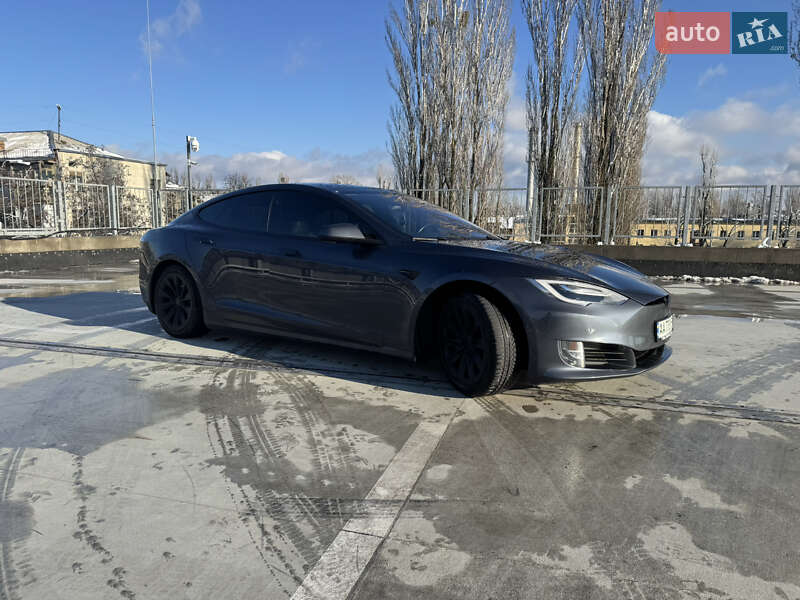 Лифтбек Tesla Model S 2016 в Киеве