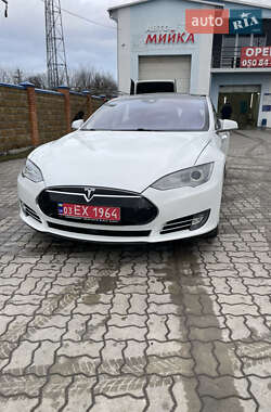 Лифтбек Tesla Model S 2015 в 