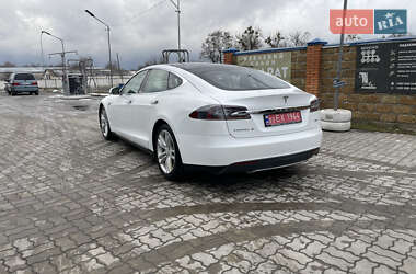 Лифтбек Tesla Model S 2015 в 