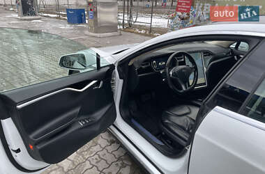 Лифтбек Tesla Model S 2015 в 