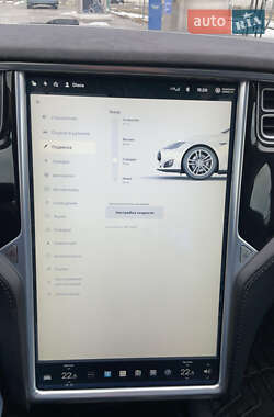 Лифтбек Tesla Model S 2015 в 