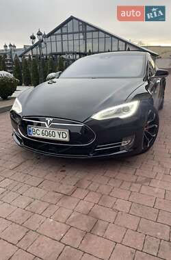 Ліфтбек Tesla Model S 2015 в Стрию