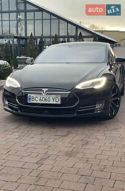 Ліфтбек Tesla Model S 2015 в Стрию