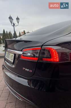 Ліфтбек Tesla Model S 2015 в Стрию