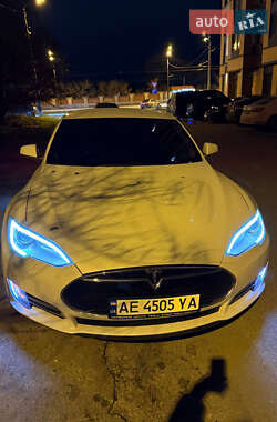 Лифтбек Tesla Model S 2014 в Днепре