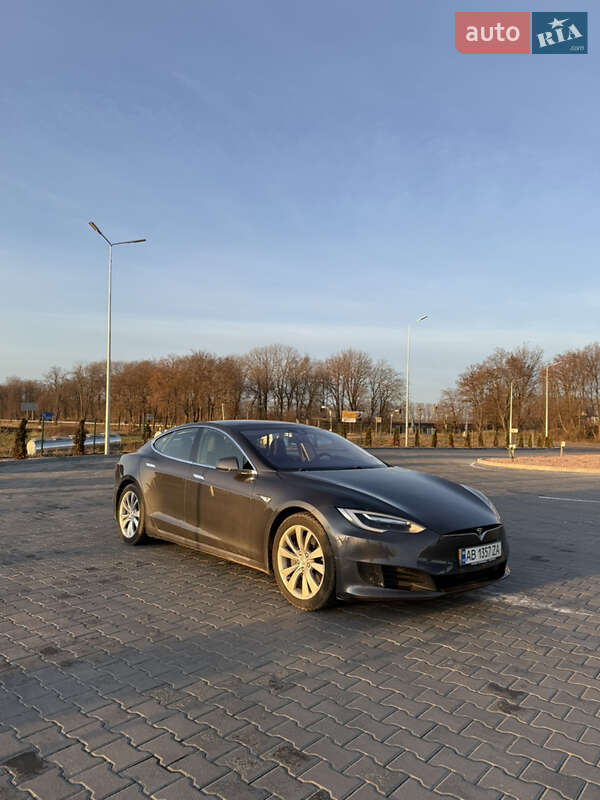 Лифтбек Tesla Model S 2016 в Виннице
