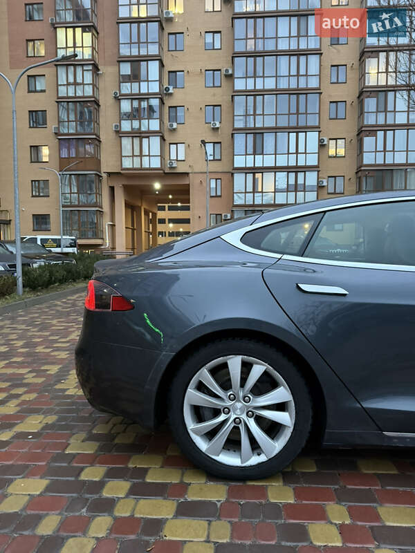 Лифтбек Tesla Model S 2016 в Виннице