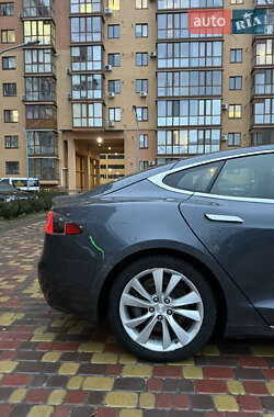 Лифтбек Tesla Model S 2016 в 