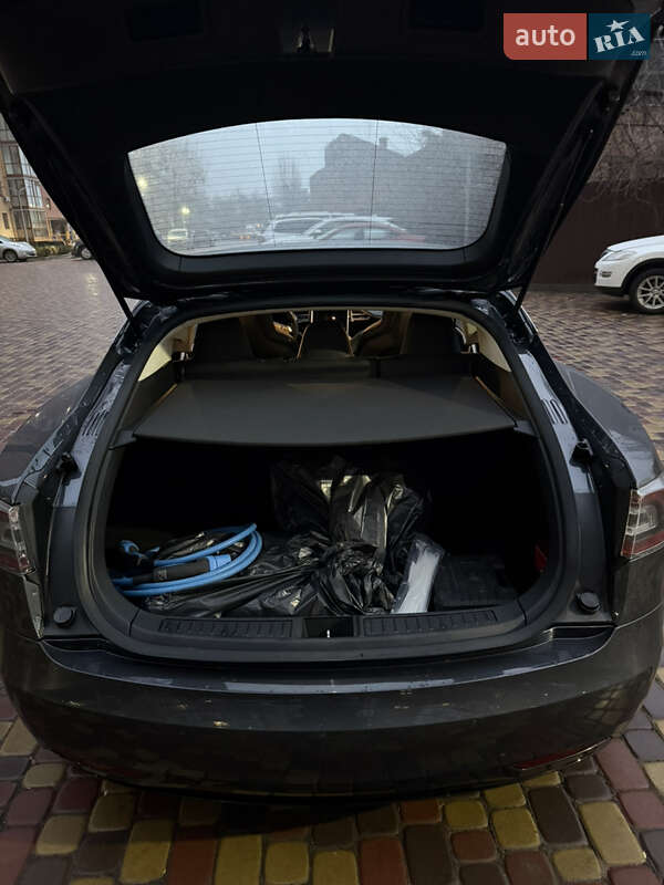Лифтбек Tesla Model S 2016 в Виннице