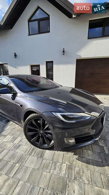 Ліфтбек Tesla Model S 2016 в Вінниці