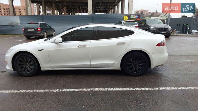 Лифтбек Tesla Model S 2018 в Ровно